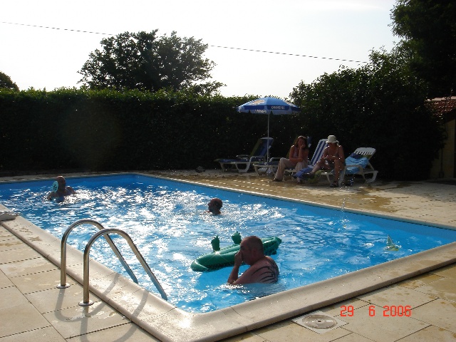 640x480 pixels (136K)