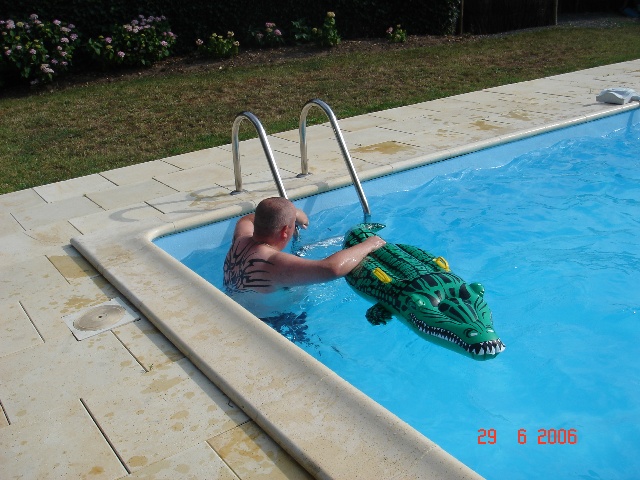 640x480 pixels (130K)