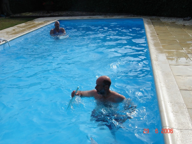 640x480 pixels (125K)