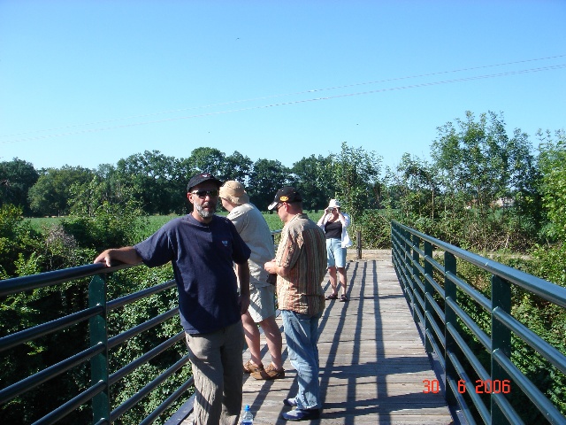 640x480 pixels (147K)