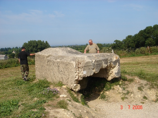 640x480 pixels (137K)