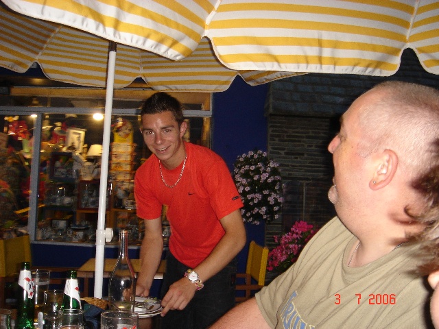 640x480 pixels (132K)