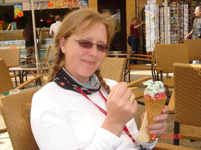 640x480 pixels (143K)