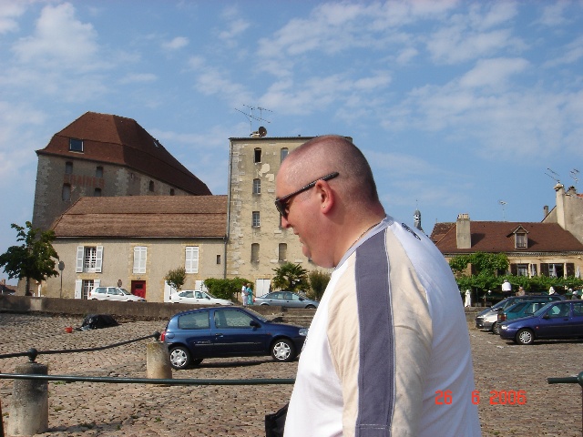 640x480 pixels (121K)