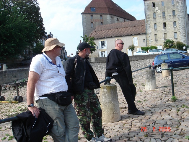 640x480 pixels (154K)