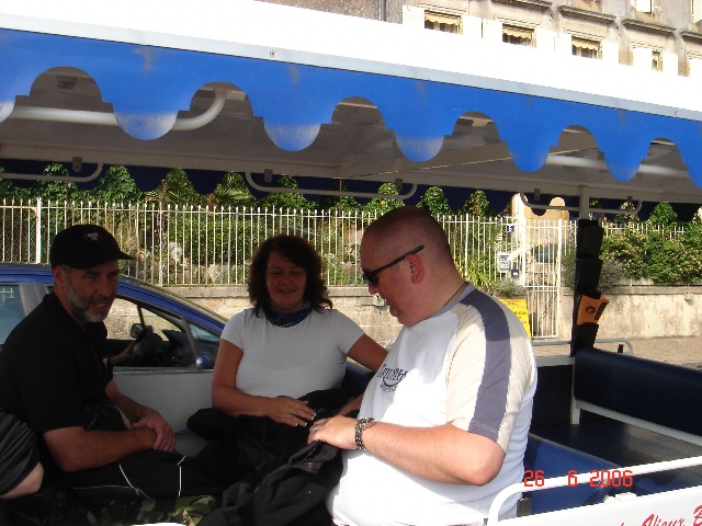 640x480 pixels (126K)