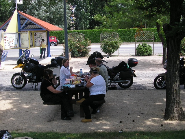 640x480 pixels (165K)