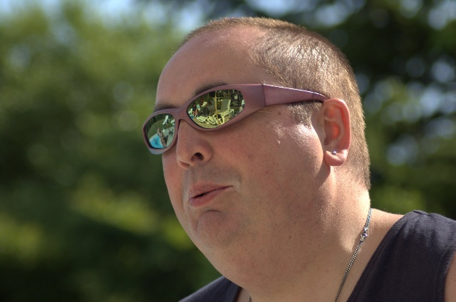 640x424 pixels (70K)