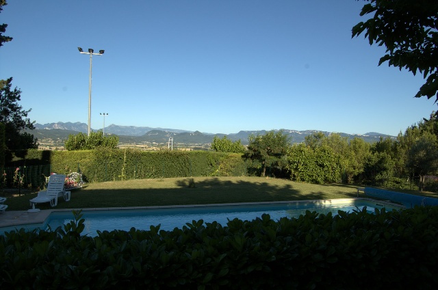 640x424 pixels (85K)