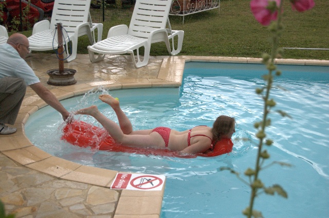 640x424 pixels (113K)