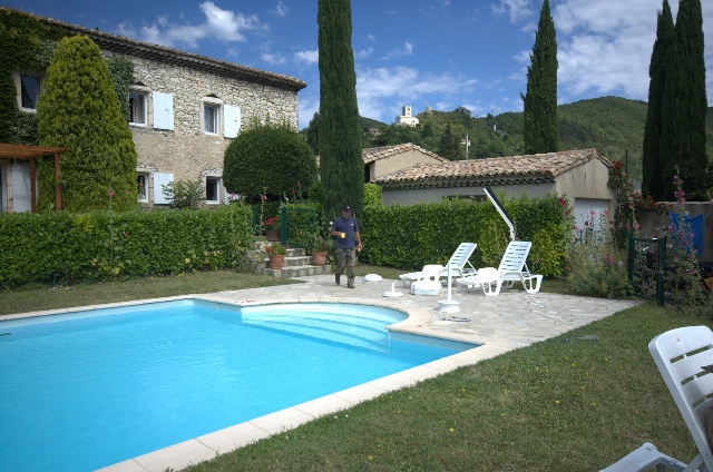 640x424 pixels (130K)