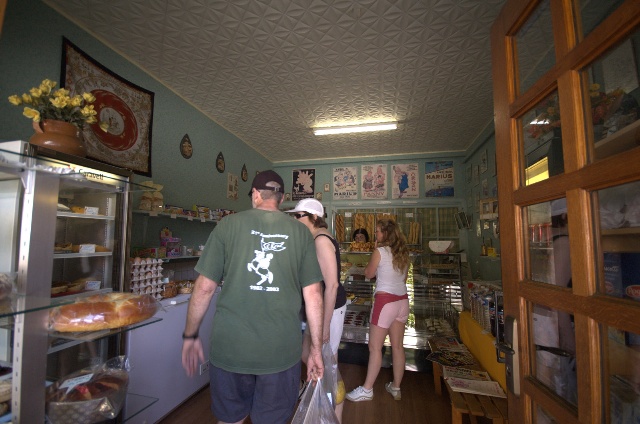 640x424 pixels (102K)