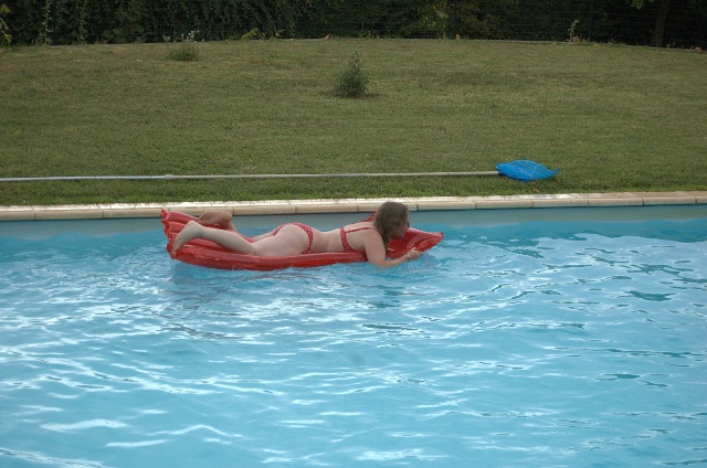 640x424 pixels (110K)