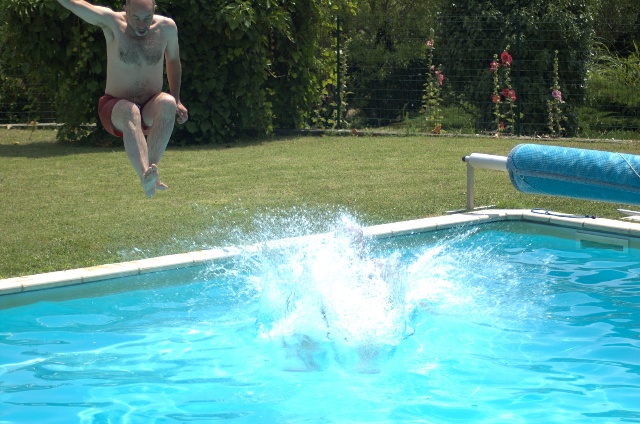 640x424 pixels (122K)