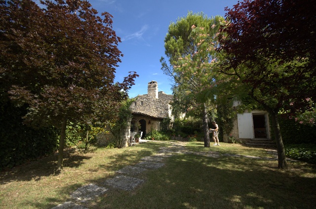 640x424 pixels (144K)