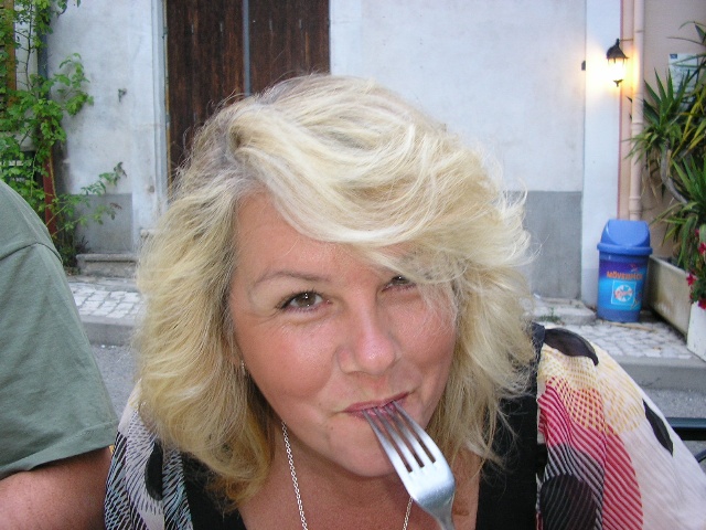 640x480 pixels (121K)