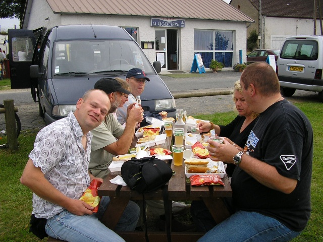 640x480 pixels (142K)