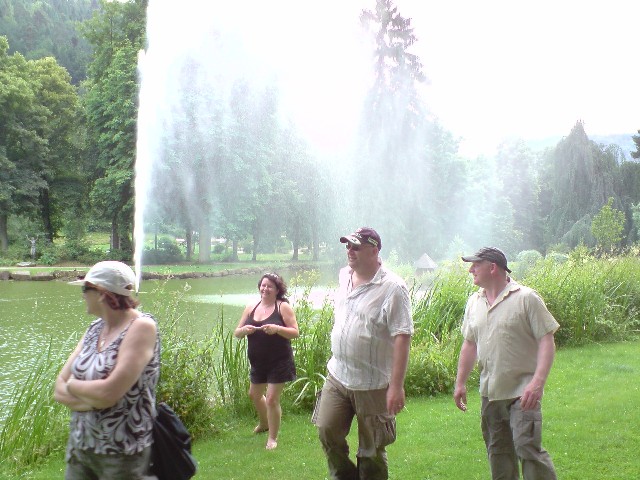 640x480 pixels (90K)