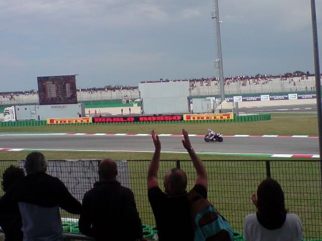 640x480 pixels (69K)