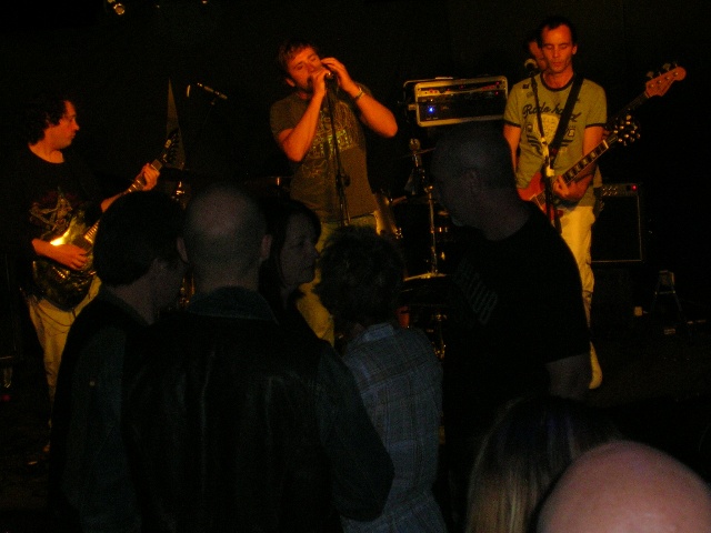 640x480 pixels (85K)